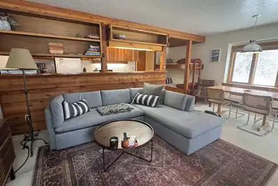Image de Cozy condo in the Aspens - 1 bed, 1 double bunk, 1 bath, w/ fireplace & W/D!