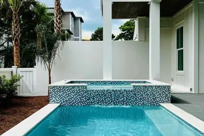 Image de Toes in the Water