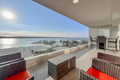 SensetViews-JollaExcellence-Indoorpool&BeachAccess
