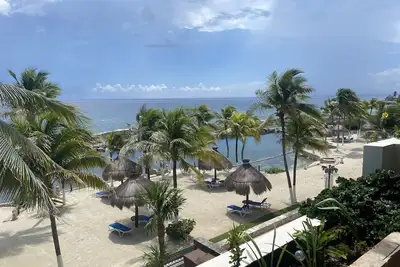 Image de Breathtaking ocean view, open space condo with private beach in Riviera Maya