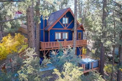 Image de Big Blue|Rustic Modern, Jacuzzi, Centrally located