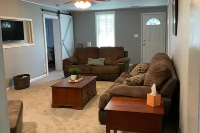 Image de Quaint recently renovated private home with small town living surroundings