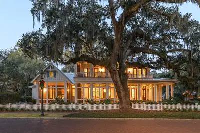 Image de May River View, Award Winning Village Home