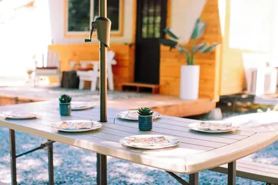 Image de Tiny house Glamping in the mountains 🌻 Walk to private lake!