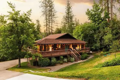 Image de Serene Creekfront Cabin 2000 sqft | 20min to Yosemite