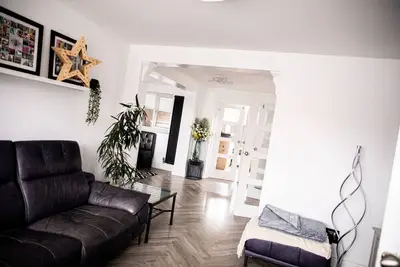 Image de Inviting 3-Bed House in Manchester