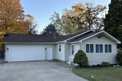 Image de Central Dispatch Cottage near Lake, and Orv Trails with Garage