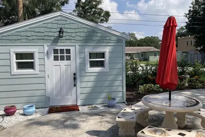 St Pete/gulfport Tiny little small home