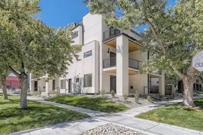 Image de Family-friendly Townhouse on Jefferson Park. 5-minute walk from Empower Field!