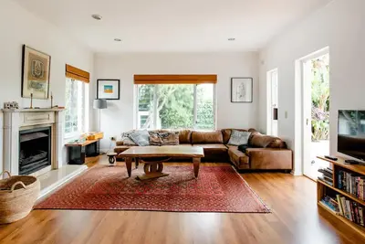 Image de Relaxed summer holiday home, under Table Mountain