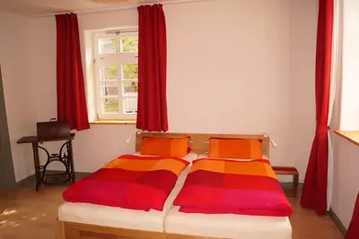 Image de GemĂĽtliche Ferienwohnung im Alten Pfarrhaus. Mit Gartenzugang und Sitzgruppe