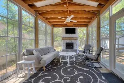Image de Beautiful 3br, 1Full Ba, 2 Half Ba - Hot tub, Walk to Beach, Dog Friendly, Sleeps