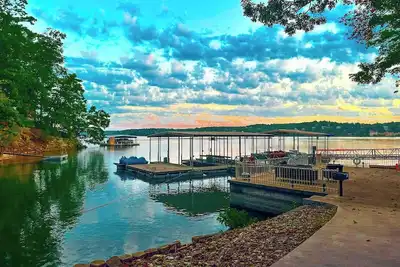 Image de Lakehouse w/Pools I Hottub I Dock I Sauna I Playground