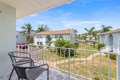 Image de Bayou Beach Vibes: *Canal view *Central location *Updated condo