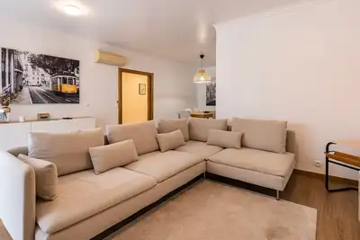 Image de 3 Bedroom Oeiras Wonder W/ Balcony by LovelyStay
