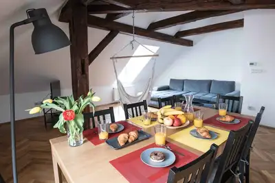 Image de Three bedroom duplex apartment with large living room, two bathrooms and kitchen