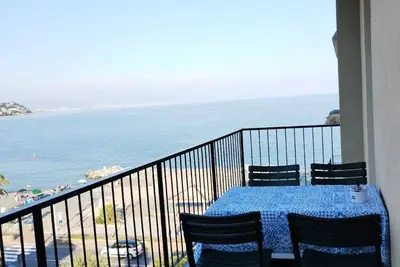 Image de Apartment with terrace facing the sea
