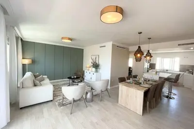 Beachside Modern 2br Apartment with sea views.