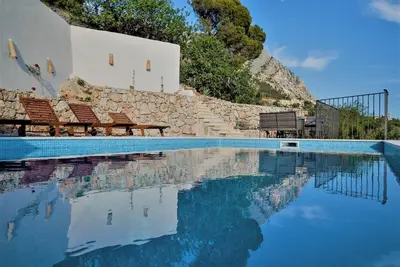 Homerez - Villa élégante à Podgora avec piscine privée et vue sur mer