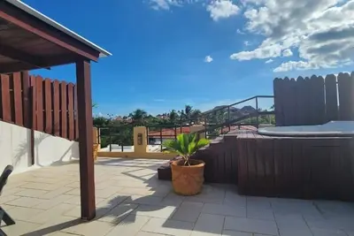 Image de Luxury Beachside Apartment with Rooftop Terrace & Private Jacuzzi – Sleeps 6