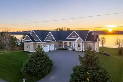 Image de Big Sky Lodge Sunset Suite. Luxury Lodging on Long Lake Saint David Maine
