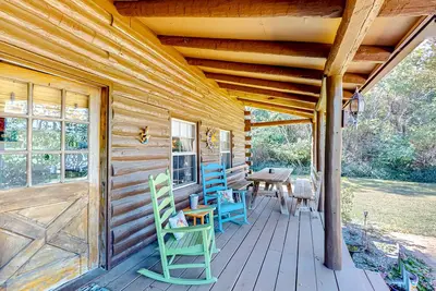 Image de Comfortable, rustic-style home near area's amusements with board games & patio