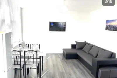 Bradford City Centre Apartment 6
