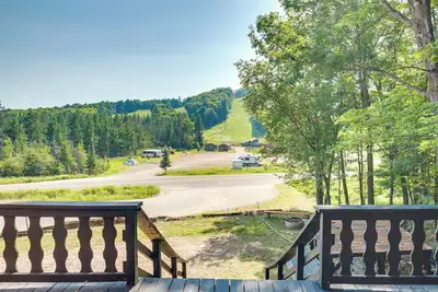Image de Outdoor Lover's Paradise: Slope-View Cabin!