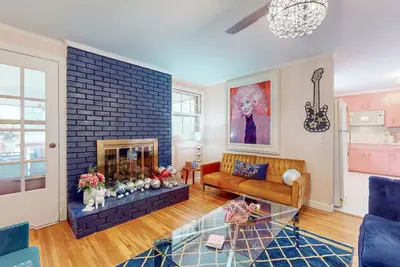 Image de Dolly Dream House featuring Dolly Parton, Taylor Swift, Johnny Cash & Nashville