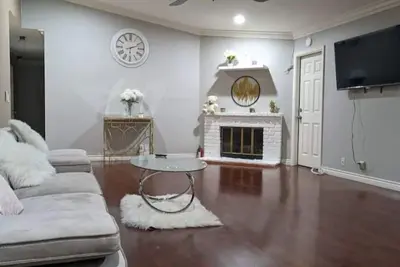 Image de Cheerful 4bd 2ba in quiet cul-de-sac Disneyland.