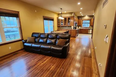 Image de Mayor's Manor - with everything you need in a homebase get away. Pet friendly.