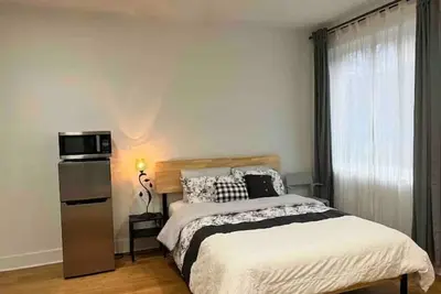 Image de 1st floor studio with backyard