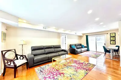 Image de Luxurious 5bd\/3. 5ba, Pool Table, Fireplace, Dining for 14ppl, 10 Min to Skiing