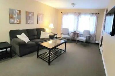 Image de Spacious 3 Bedroom Pleasant St. Apartment