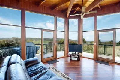 Image de Tree Frog Cottage on the Great Ocean Road.