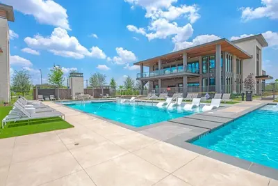 Image de Dfw Elevator 2bd 2bth Ext Patio Zen Place futon couch I35 easy access elevators