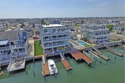 Image de Beautiful Bayfront in heart of Avalon