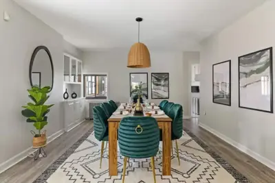 Image de Open loft 5-min to downtown Contemporary - Walking distance to Butler Street!