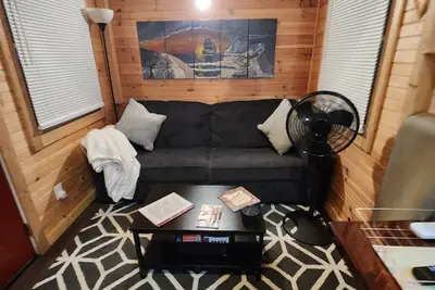 Image de Tiny Home sleeps 6 near beautiful beaches and entertainment
