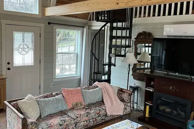 Image de Cozy Country Cottage; Family Retreat\nJust minutes from Circle T