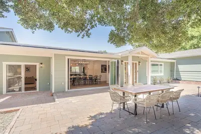 Image de Carmel Valley family escape. \nSpace for family activities, inside and out\n