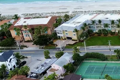 Image de Annamariaville   2br Water View Runaway Bay Condos