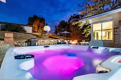 Image de Ultimate Relaxation Retreat w/ Game Room & Hot Tub