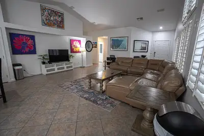 Image de ★ Clean & Cozy Ultra-Spacious ★ 4Bed 2Bath in North Las Vegas!