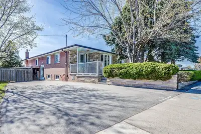 Image de Short Term Rental near York University ( Keel & Finch ave)