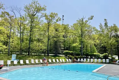 Image de 🏊 🌲 Nature & Lux Vibes – Hidden Valley Escape Just Steps from the Pool🏞️