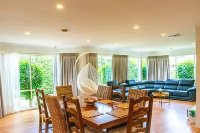 Image de Brightside -wifi/Nflix /Theatre room/Near Airport