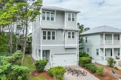 Image de \"Shore Beats Work\" Large Inlet Beach Home - Bikes