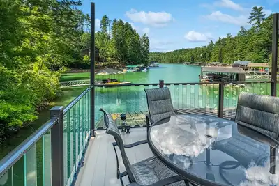 Image de Waterfallin' 4 the Lake - Lakefront | Private Dock with Slip | Hot Tub