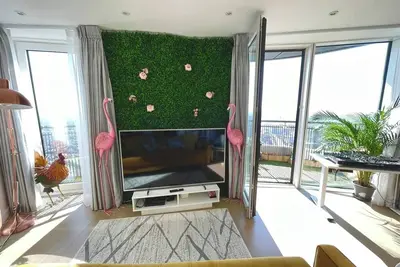 Image de Sunny 1 Bed Apt with Large South Facing Balcony